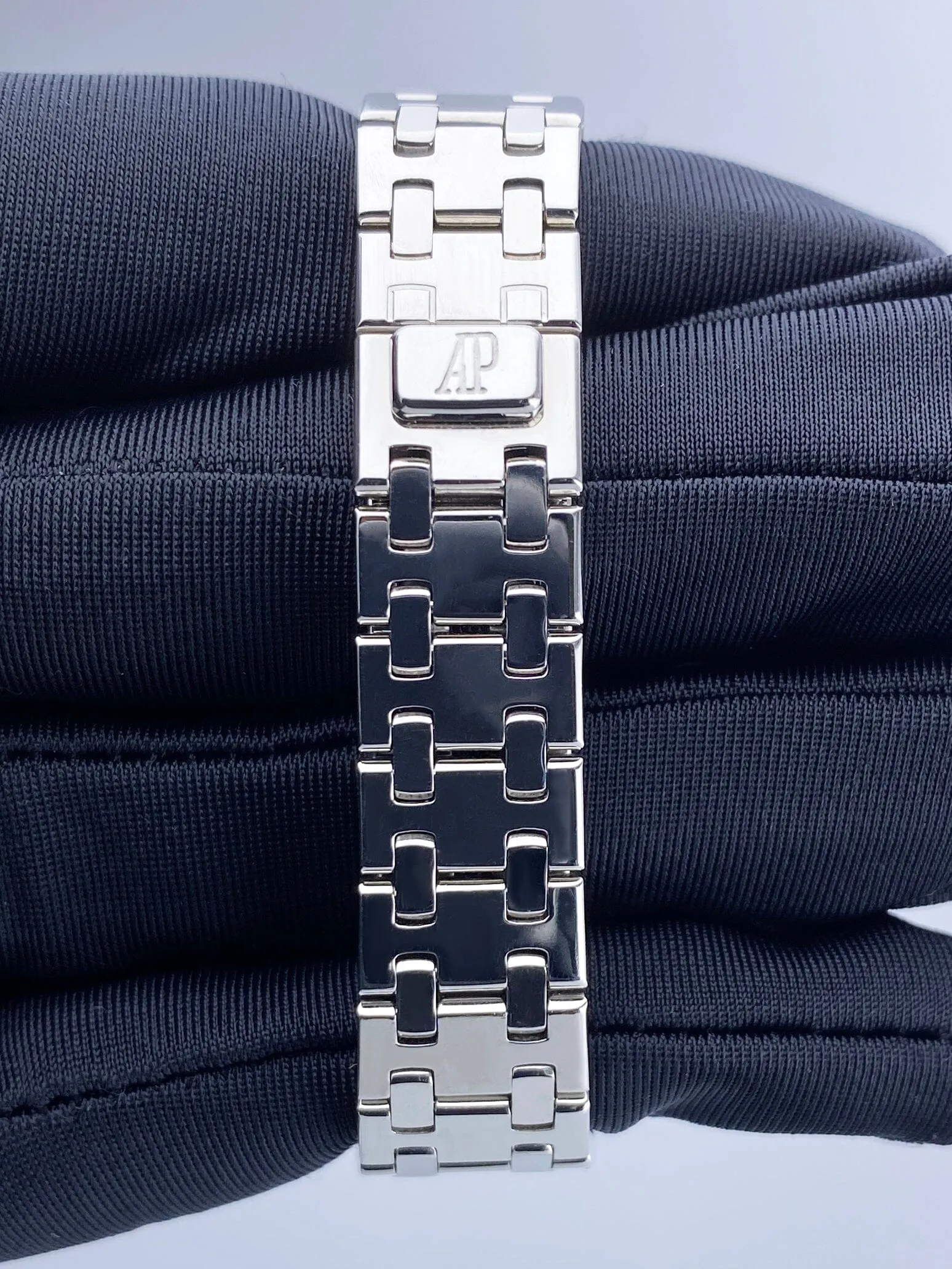 Audemars Piguet Royal Oak 67372ST White Dial Ladies Watch
