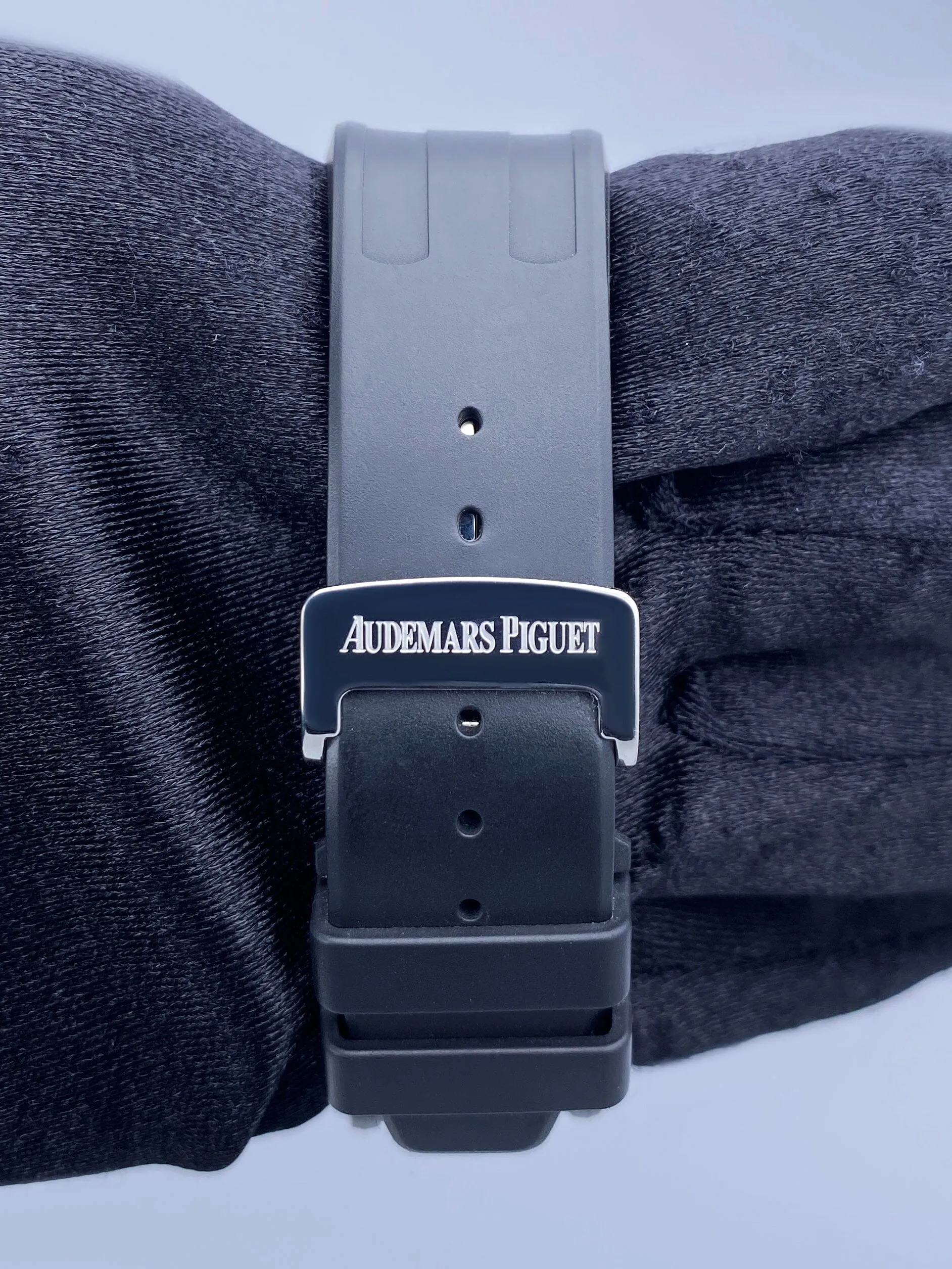 Audemars Piguet Royal Oak Offshore 25940SK Mens Watch Box Papers