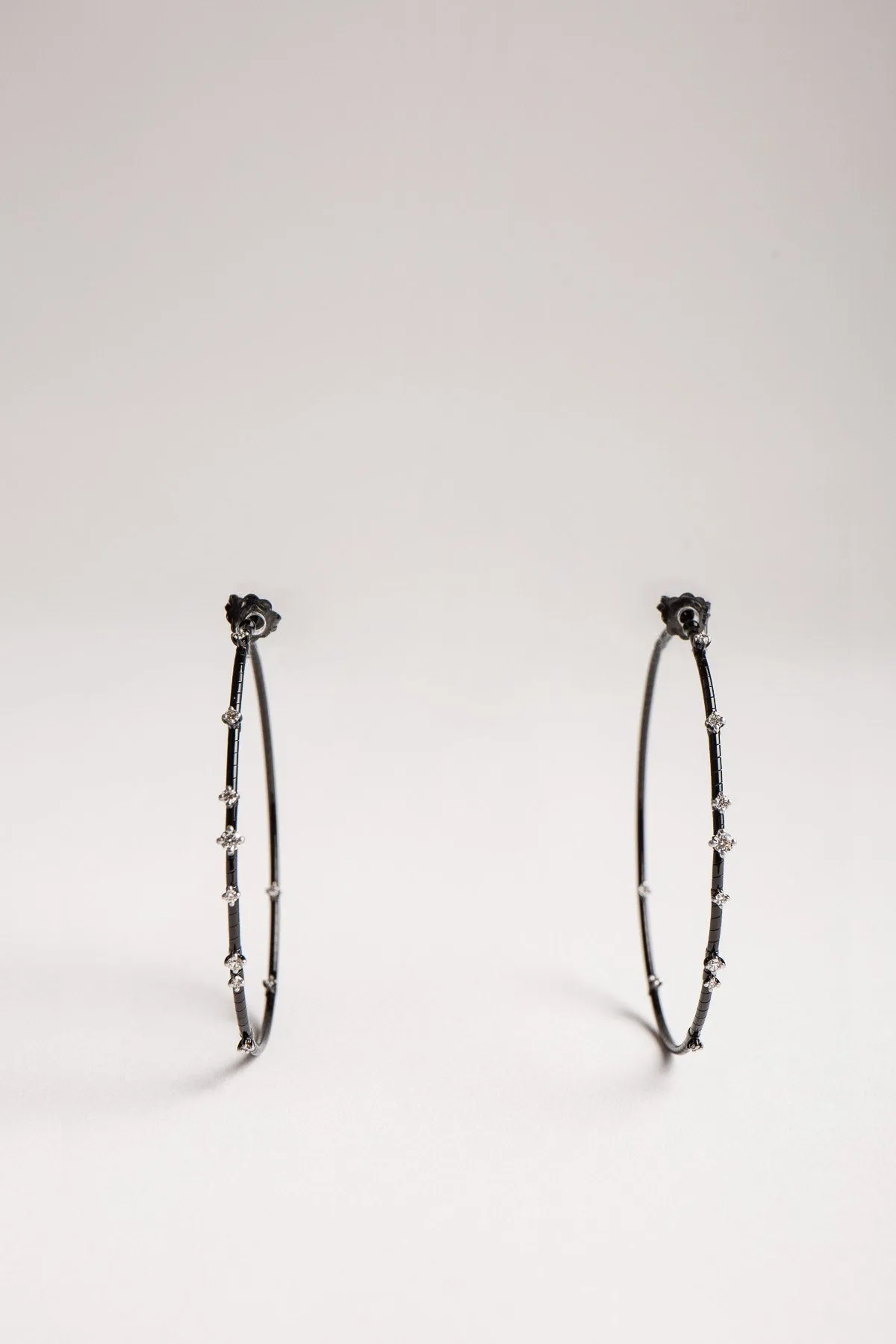 MATTIA CIELO | BLACK GOLD DIAMOND HOOP EARRINGS