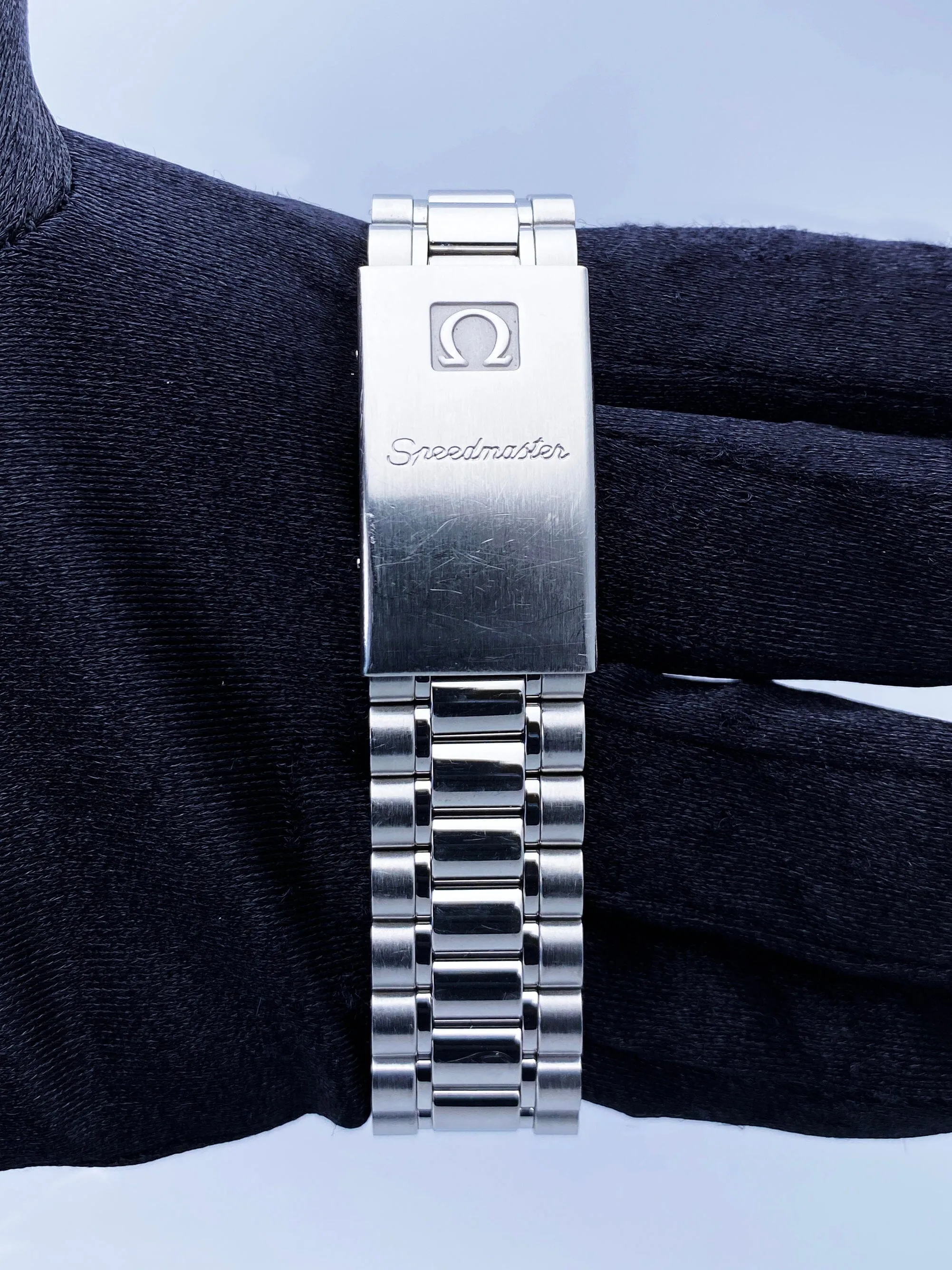 Omega Speedmaster 3510.50.00 Mens Watch Box Papers