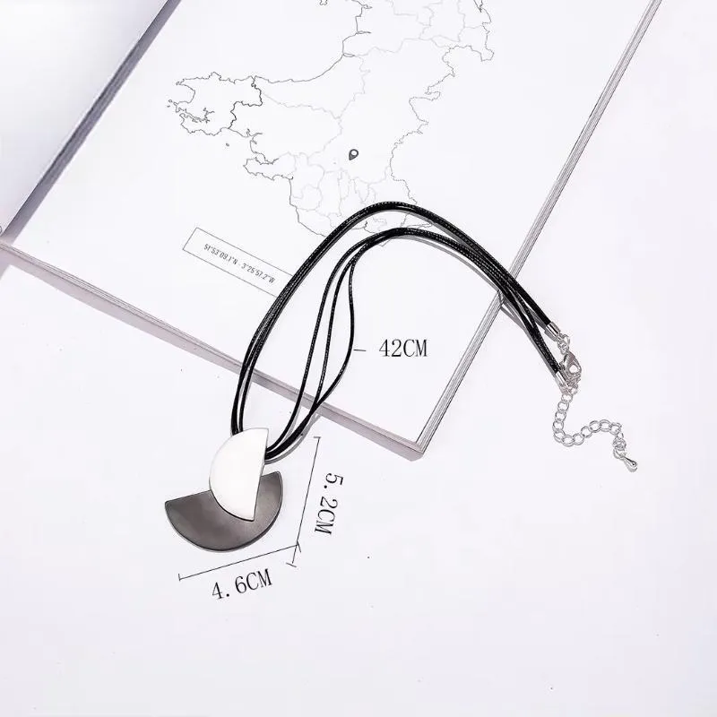 Trending Products Necklace Vintage Neck Chokers with Suspension Pendants