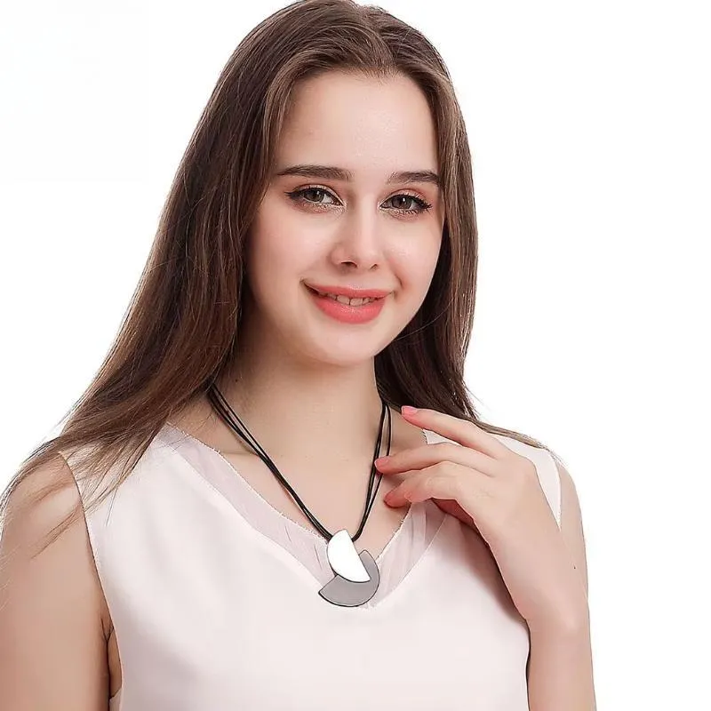 Trending Products Necklace Vintage Neck Chokers with Suspension Pendants
