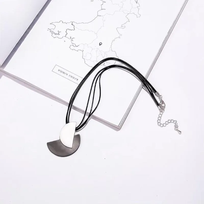 Trending Products Necklace Vintage Neck Chokers with Suspension Pendants
